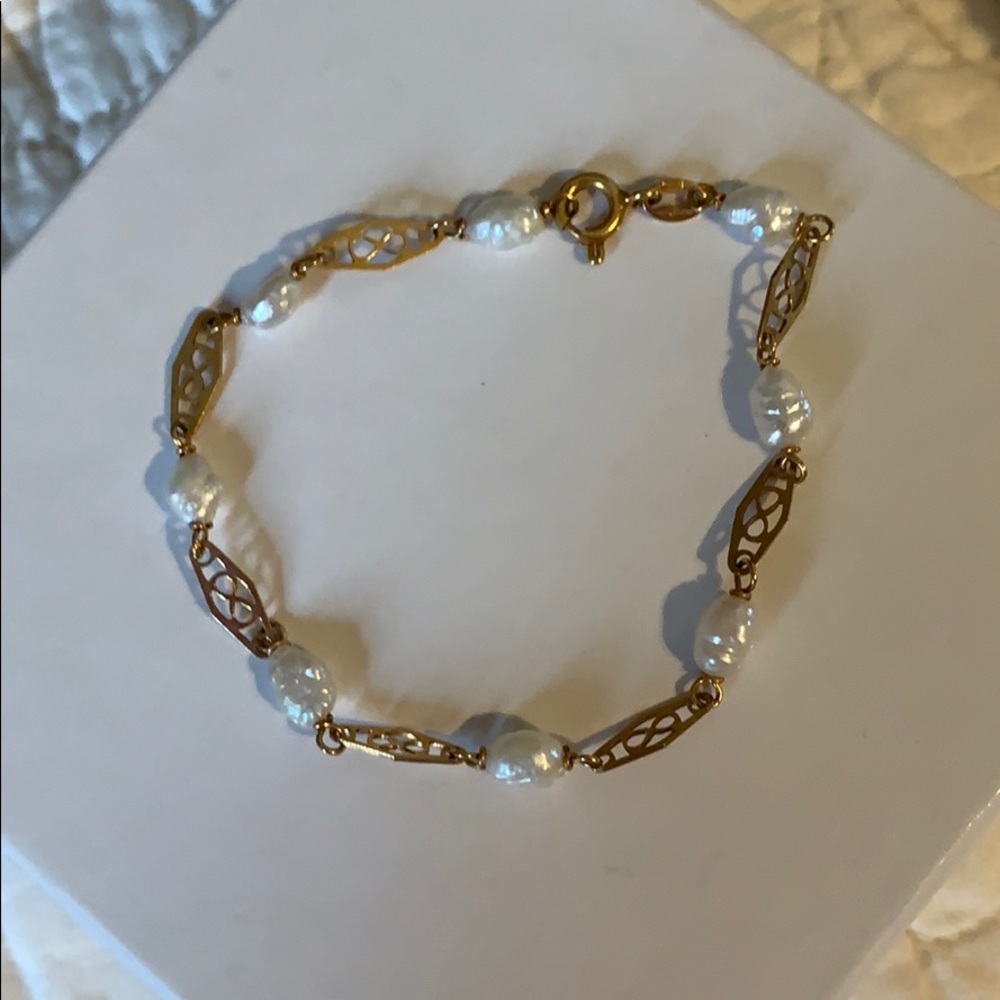 14k gold bracelet, cultured pearls